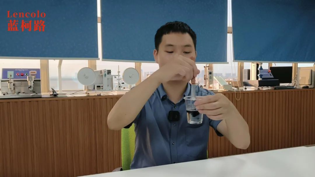 加色性好，添加一點(diǎn)色精或色漿即可攪拌分散均勻