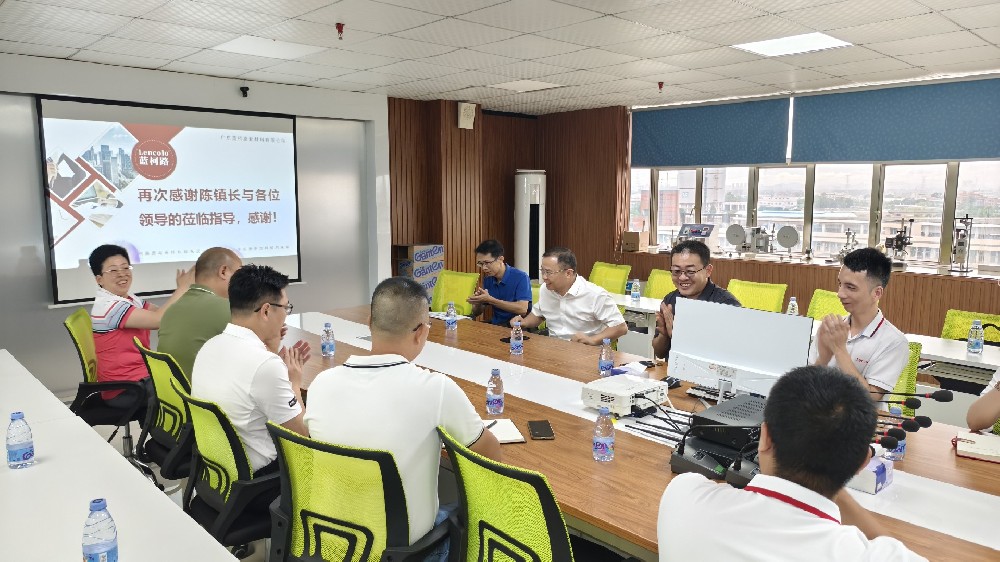 心系企業(yè)，情暖藍(lán)柯路——陳鎮(zhèn)長(zhǎng)及鎮(zhèn)領(lǐng)導(dǎo)團(tuán)隊(duì)親臨指導(dǎo)，共繪發(fā)展藍(lán)圖